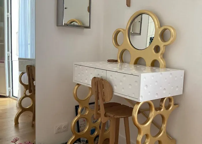 Unique With Cat In Cap Dantibes Daire